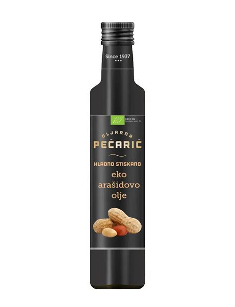 Arašidovo olje v steklenici in praženi arašidi