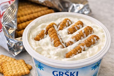 Prikaz sestavin za breskovo jogurtovo torto