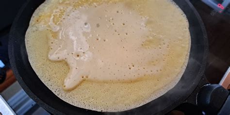 slika pečenja palačinke na ponvi