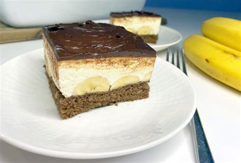 Prikaz sestavljanja čokoladno-bananine torte z Nutella kremo