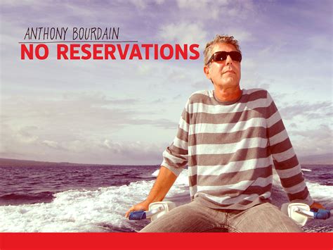 Anthony Bourdain v oddaji No Reservations, uživajoč lokalno hrano