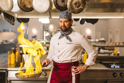 Jurij Zrnec kot chef Ljubomir Bohinc v seriji Ja, chef!