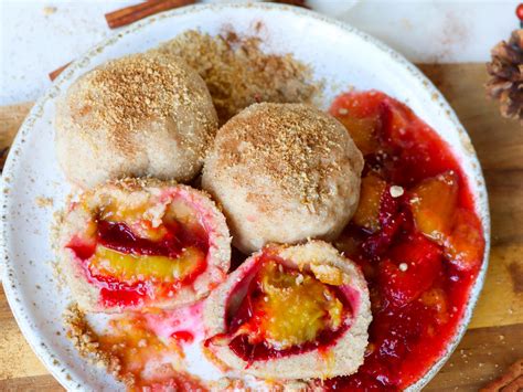 Fotografija: Pripravljeni veganski cmoki pred kuhanjem