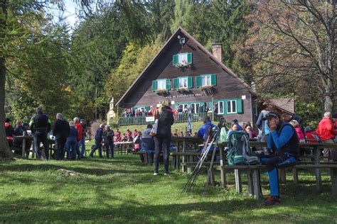 fotografija tradicionalne oglarske koče