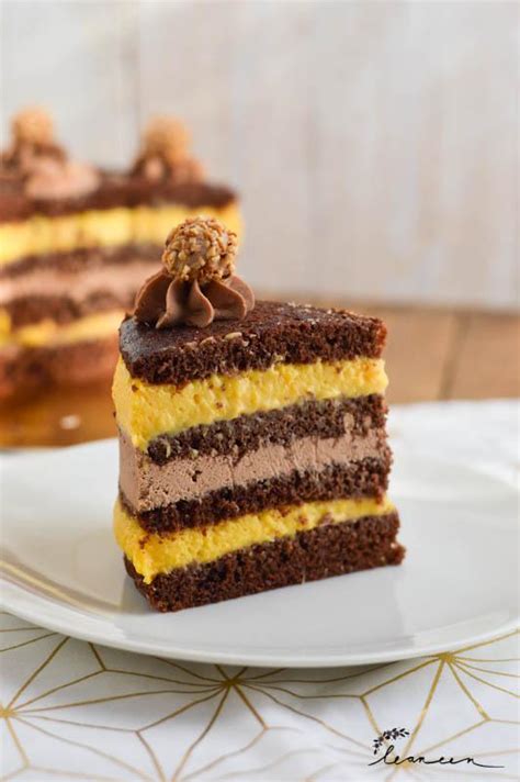 Shematski prikaz plasti presne torte (dno, pomarančna krema, čokoladna plast, preliv).