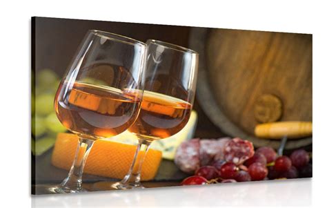 slika kozarca bakreno-roza vina