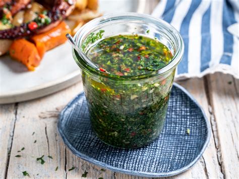 Sveža zelena chimichurri omaka