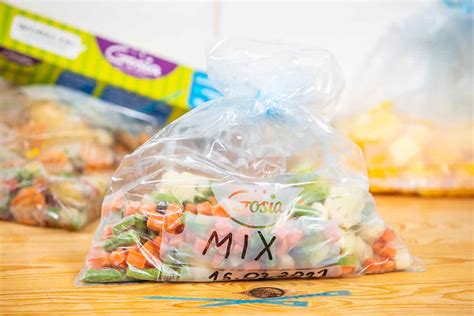 ilustracija svežega bureka pripravljenega za zamrzovanje