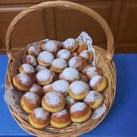 pustni krofi s polnilom iz marmelade