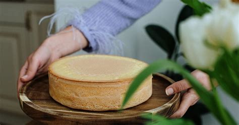 Shema sestavin osnove za torto z navedenimi ključnimi komponentami.