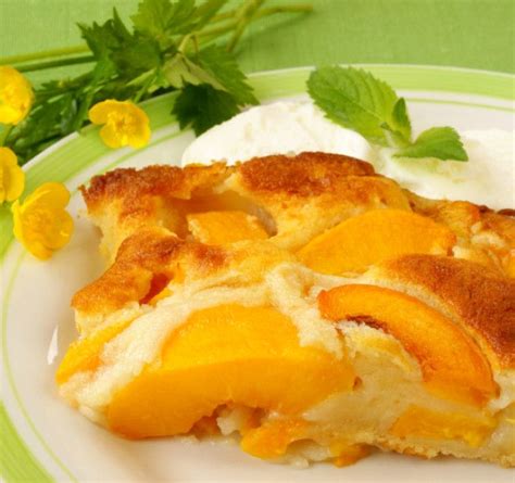 Fotografija: Veganska pita z jogurtovo-tofujevim nadevom in breskvami