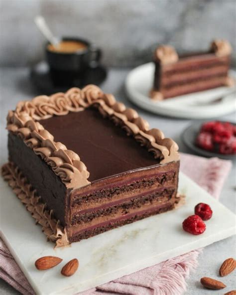 Končni izgled jagodno-čokoladne torte