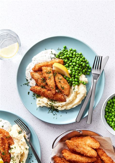 Tematska fotografija: Panirani ribji fileji z veganskim 