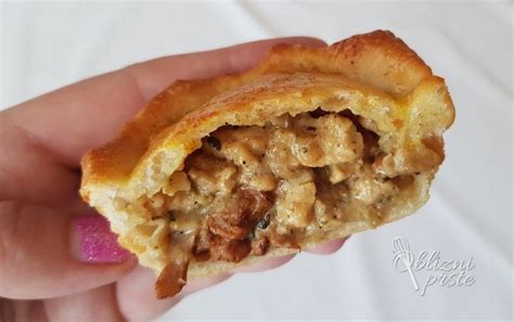 Piroške z mesnim nadevom