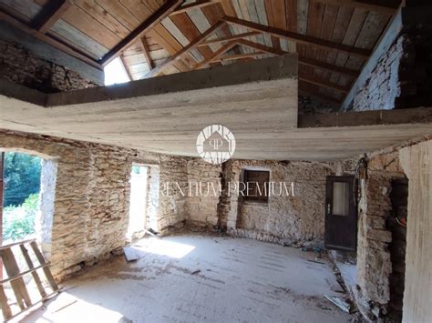 Tradicionalna kamnita hiša v Bratušu, del dalmatinske arhitekture