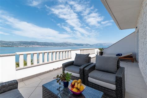 Apartma West s teraso in panoramskim pogledom na morje v Krvavici