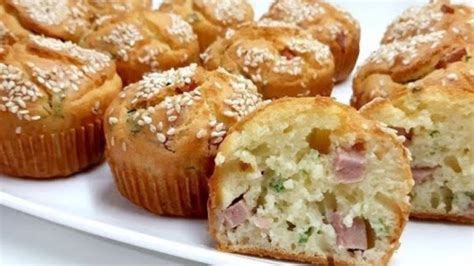 slani mafini iz ostankov krompirjevega pirea in brokolija