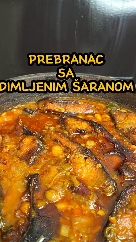 shema priprave ražnjičev z izmeničnim nizanjem mesa, ananasa in zelenjave