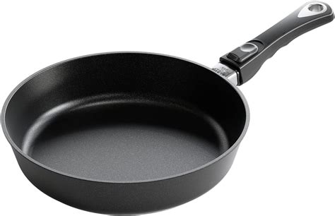 Tematska fotografija: Visokokakovostna ponev AMT Gastroguss na indukcijski plošči