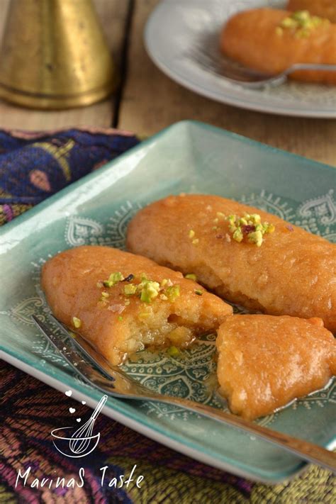 Različne bosanske sladice (baklava, hurmašice, tulumbe)