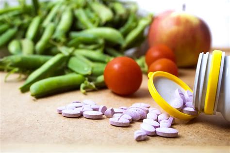 Prikaz sestavin česna: žveplove spojine, vitamini in minerali v česnovi čebulici