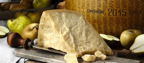 kos parmezana (Parmigiano-Reggiano) in nariban sir na testenine