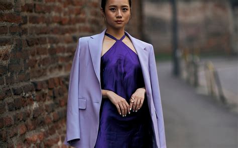 Ilustracija različnih vrst cvetače, vključno z belo, oranžno, vijolično in zeleno.