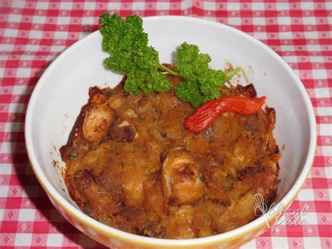 Ilustracija pečenega fižola s prilogami