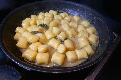 Shema priprave narastka z njoki in fižolom