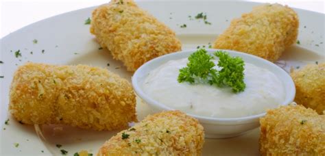 Pripravljeni ribji kroketi z zelišči