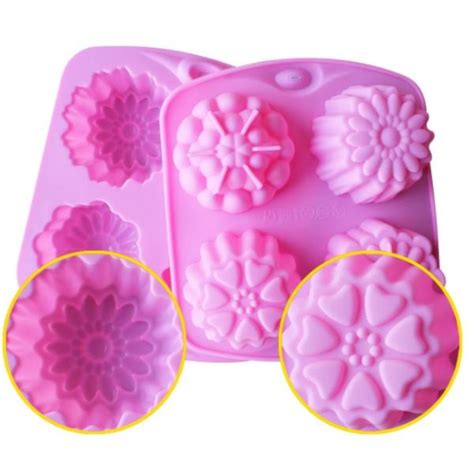 različni modeli beljakovih poljubčkov nabrizganih na pekač