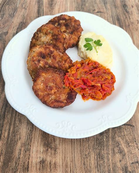 Inforgrafika: recept za polpete s pire krompirjem