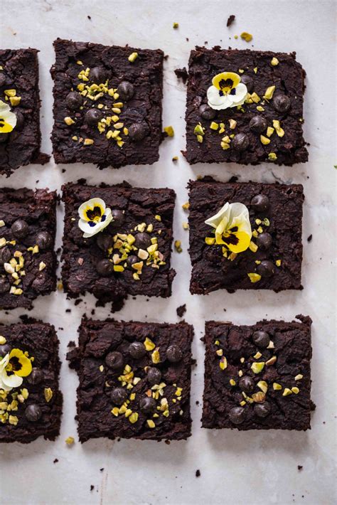 Domači browniji z dodatkom humusa.