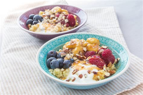 fotografija različnih ajdovih zajtrkov (granola, namočena kaša s sadjem)