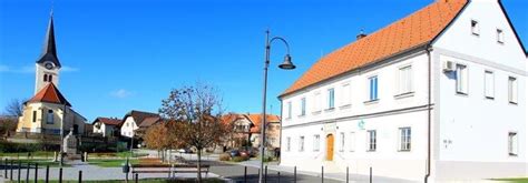 Prikaz tradicionalne pridelave bučnega olja v Oljarni Središče ob Dravi