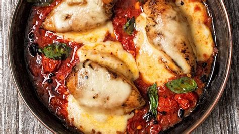 piščančje prsi v paradižnikovi omaki z oljkami
