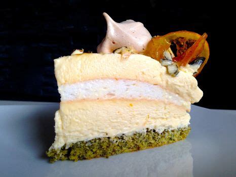 Tematska fotografija: Sveža limonina torta z bučnimi semeni in meringo