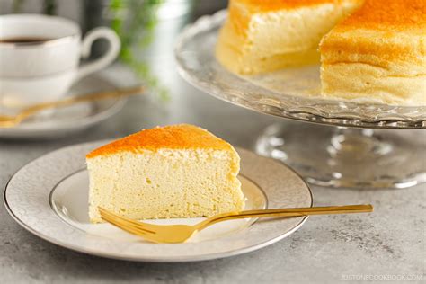 Infographic of the Japanese Soufflé Cheesecake preparation steps