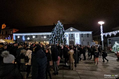 Fotografija ambienta kavarne Vahtnca na glavnem trgu v Škofji Loki