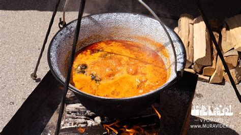 prikaz ribje čorbe v kotličku