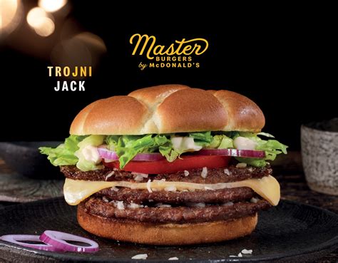 Atraktivna fotografija sočnega burgerja iz restavracije Jack & Joe.