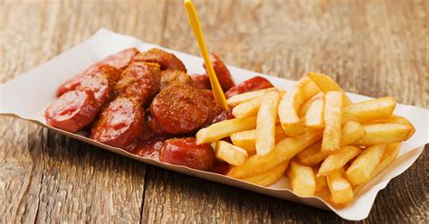 currywurst s pomfrijem