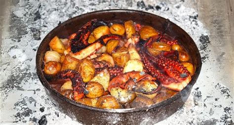 Različne vrste posod za peko pod peko