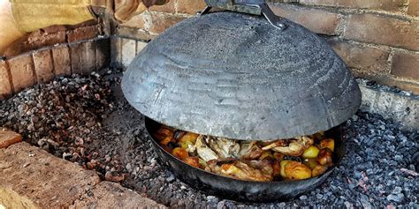 Sestavine za pripravo jedi pod peko: meso, zelenjava, krompir