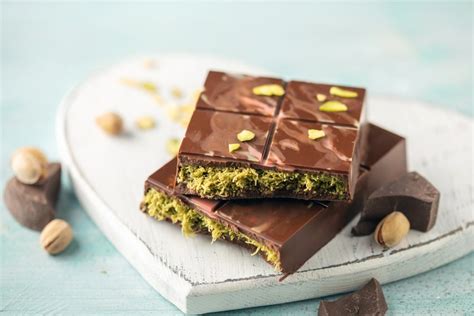 slika Pervitina v različnih oblikah (tablete, čokolada)