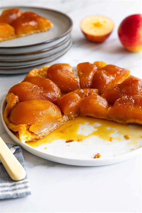Priprava Tarte Tatin z jabolki in karamelom