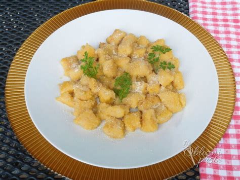 shema priprave krompirjevih njokov z navedbo sestavin in korakov