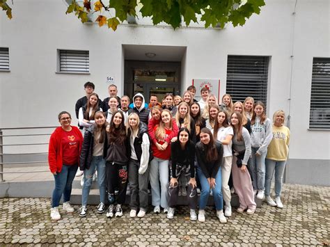Tematska fotografija Gimnazije Novo mesto ali skupine dijakov