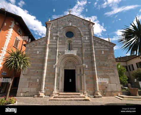 Ilustracija cerkve Sant'Andrea Apostolo v Toscolano Maderno