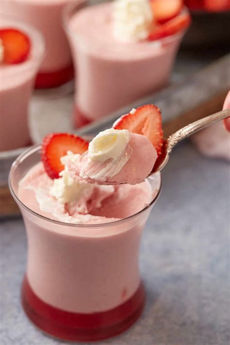 Photo showing the texture of a creamy strawberry mousse